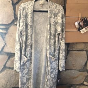 Knox Rose Gray and White Long Floral Cardigan